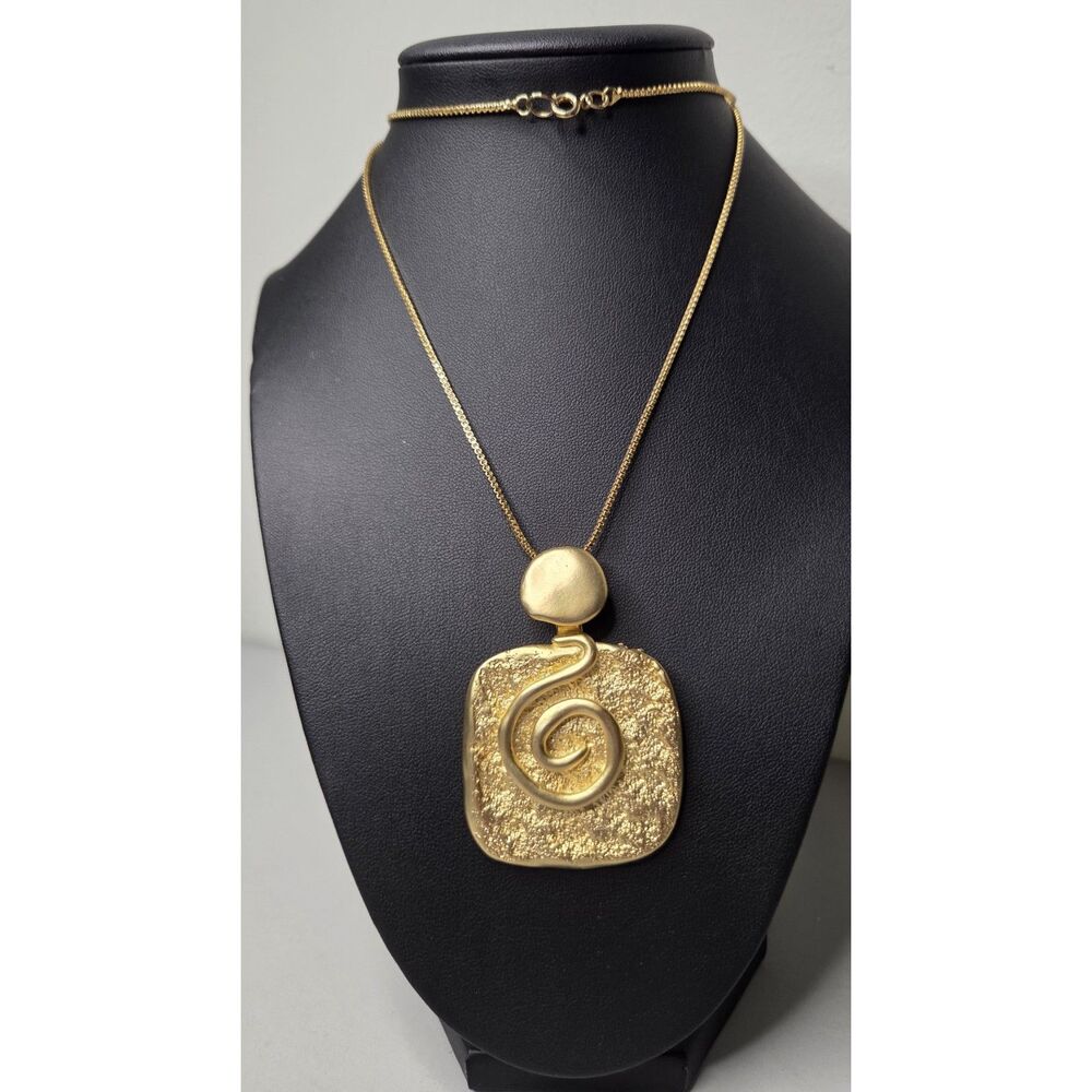 Abstract Gold Tone Pendent Necklace